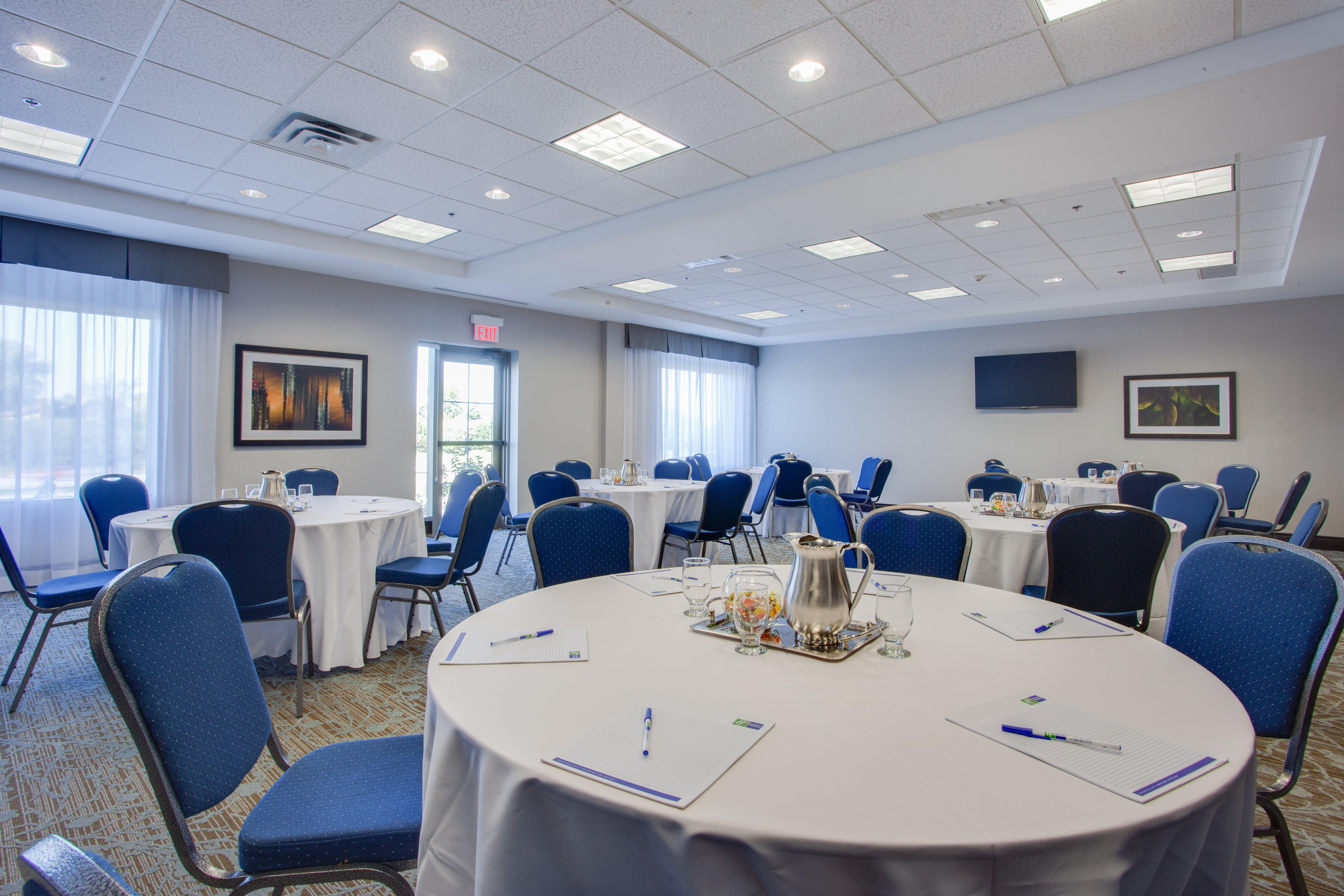 Holiday Inn Express & Suites Ottawa East-Orleans By Ihg Eksteriør billede